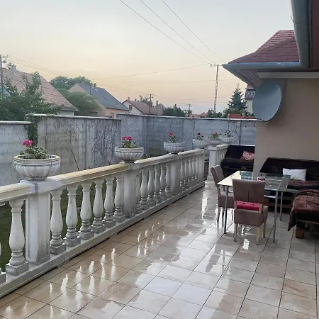 Lägenhet Prinz Royal Gust Hous Győr